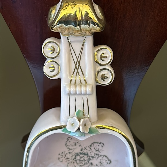 Vintage hand painted porcelain Artmark violin wall pocket w/musical notes, 1950s - Picture 6 of 15